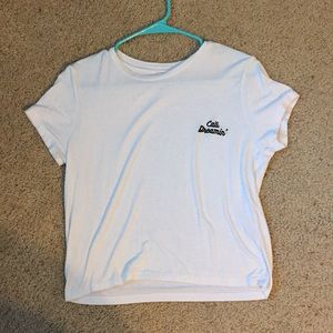 White "cali dreamin" t shirt